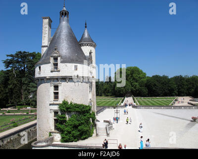 Chateau de Chenonceau,spazio antistante e la Torre Marques,della Valle della Loira,fiume Cher, Indre-et-Loire,Touraine,Francia Foto Stock