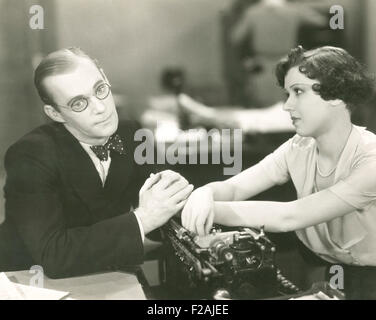 Simpatico co-worker (OLVI007 OU787 F) Foto Stock