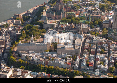 Il Vieux-Quebec (centro storico quartiere) è raffigurato in questa foto aerea nella città di Québec Foto Stock