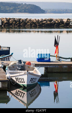 Barche da pesca a Poole Harbour nel mese di settembre Foto Stock