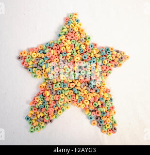 La forma di una stella con cereali Froot Loops- forma de n.a. estrella con cereales Froot Loops Foto Stock