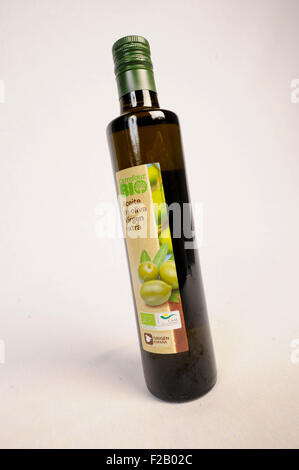 Bio olio di oliva extra vergine di Carrefour- aceite de oliva bio de Carrefour Foto Stock