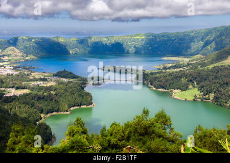 Lago di Sete Cidades da Vista do Rei viewpoint in Sao Miguel, Azzorre Foto Stock