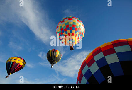 Lancio di sera al trentesimo atlantico annuale International Balloon Fiesta in Sussex, New Brunswick, Canada, Sett. 12, 2015. Foto Stock