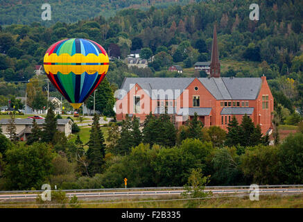 Volo di sera al trentesimo atlantico annuale International Balloon Fiesta su Sussex, New Brunswick, Canada, Sett. 13, 2015. Foto Stock