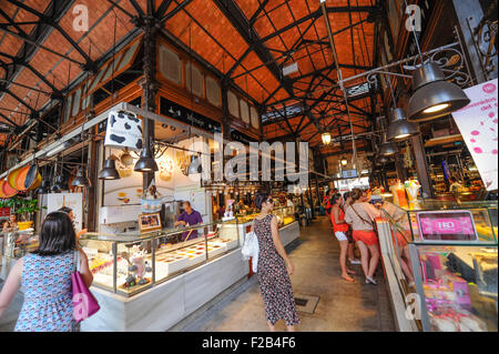 Corridoio in San Miguel mercato- Paseo del Mercado de San Miguel Foto Stock