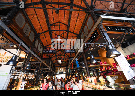 Corridoio in San Miguel mercato- Paseo del Mercado de San Miguel Foto Stock