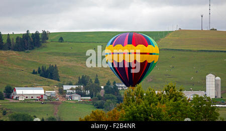 Volo di sera al trentesimo atlantico annuale International Balloon Fiesta su Sussex, New Brunswick, Canada, Sett. 13, 2015. Foto Stock