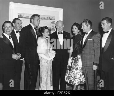 Il presidente Eisenhower con celebrità alla Casa Bianca fotografi la cena al Statler Hotel. Marzo 19, 1955. L-R: Joe E. Foto Stock