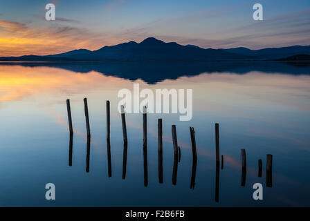 Spettacolare tramonto nel golfo di Amvrakikos, Grecia Foto Stock