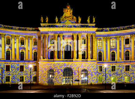 Facoltà di Giurisprudenza, illuminato, Festa delle Luci, Humboldt University, HU, ex Old Royal Library, Bebelplatz, Berlino Foto Stock