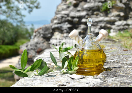 Olio d'oliva. Sirmione, Italia Foto Stock