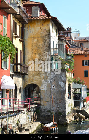 Varenna, antica città italiana sulla costa del lago di Como Foto Stock