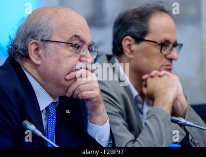 Andreu Mas Colell, ministro delle Finanze, il Governo Catalano (L) con Quim Torra, Presidente Omnium culturale Foto Stock