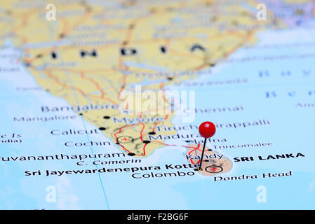 Sri Jayewardenepura Colombo imperniata su una mappa di Asia Foto Stock