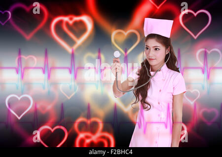 Infermiera femmina con uno stetoscopio con impulso di astratto e di cuore lo sfondo Foto Stock
