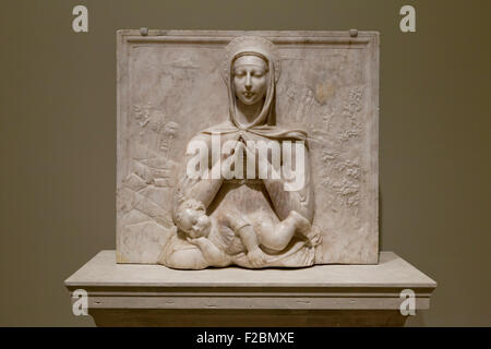 La Madonna e il Bambino dormiente, Nord Italiano (eventualmente Veronese) scultura in marmo, circa 1500 Foto Stock
