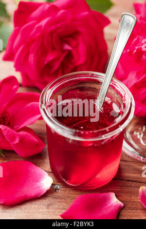 Vasetto di Gelatina di rose Foto Stock