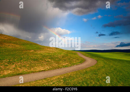 Divisa arcobaleno dopo la tempesta pesante Foto Stock