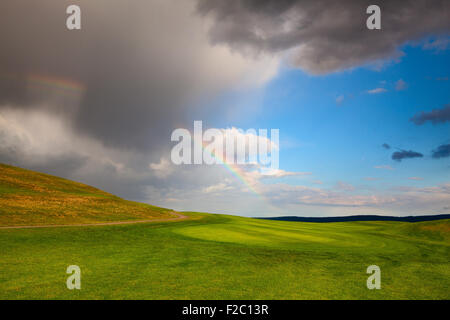 Divisa arcobaleno dopo la tempesta pesante Foto Stock