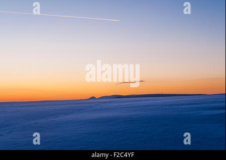 Tramonto in inverno su Stonewall Hill, i confini di Herefordshire e Powys, vicino Knighton. La lontana collina conica è la Whimble Foto Stock