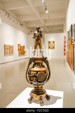 Scultura di Charlie Becker voluta da Shepard Fairey sul display a CAC. Centro per l arte contemporanea. soho, Malaga, Spagna. Foto Stock