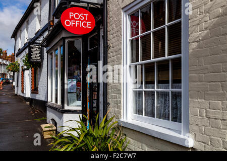 Il villaggio di Post Office, High Street, Charing, Kent, Regno Unito Foto Stock