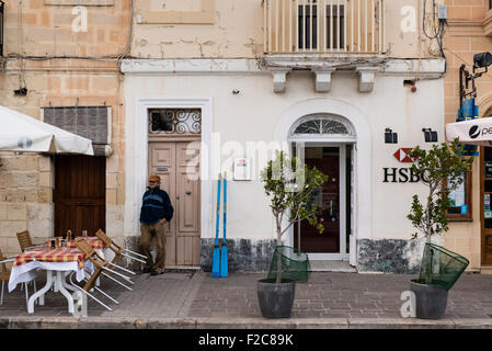 Malta, 29 dicembre 2014 nel villaggio di pescatori di Marsaxlokk, a sud est della Valletta. Villaggio normale scena. Foto Stock