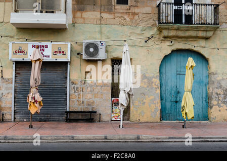 Malta, 29 dicembre 2014 nel villaggio di pescatori di Marsaxlokk, a sud est della Valletta. Villaggio normale scena. Foto Stock