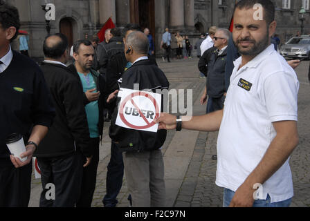 Copenhagen, Danimarca. 16 Settembre, 2015. Taxi danese e taxa ddriver stanged protesta rally aganist UBER infront parliamen danese Christiansborg Slot plads Credito: Francesco Dean/Alamy Live News Foto Stock