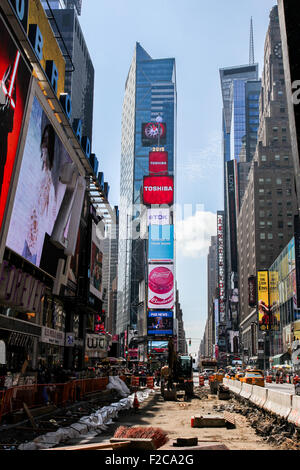 New York, NY, STATI UNITI D'AMERICA. 13 settembre, 2015. Costruzione su Time Square a New York si vede nella città di New York , USA il 13 settembre, 2015 Foto Stock