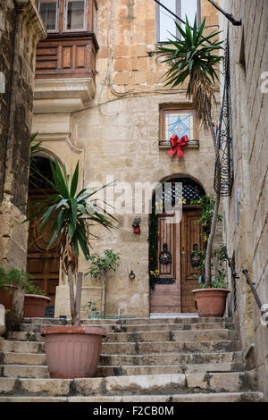 Malta, 1 gennaio 2015 nelle rinnovate strade di Birgu, parte delle tre città e il primo captal di Malta prima di Valletta. Foto Stock