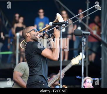 Arrington, Virginia, Stati Uniti d'America. Xiii Sep, 2015. TROMBONE SHORTY & ORLEANS AVENUE portare il jazz alla ''LOCKN'' INCASTRO FESTIVAL DI MUSICA al Oak Ridge Farm in ARRINGTON, in Virginia, il 12 settembre 2015.Foto ©jJeff Moore © Jeff Moore/ZUMA filo/Alamy Live News Foto Stock