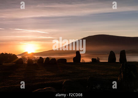 Sunrise Castlerigg Stone Circle Near Keswick, Lake District Cumbria Regno Unito Foto Stock