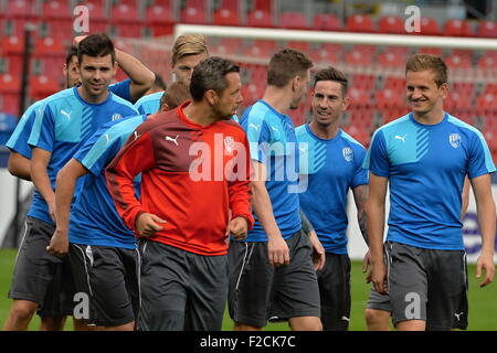 FC Viktoria Plzen giocatori partecipare a una sessione di formazione prima del primo round, di gruppo e di UEFA Europa League FC Viktoria Plzen vs FC Dinamo Minsk in Pilsen, Repubblica Ceca, Mercoledì, 16 settembre 2015. (CTK foto/Pavel Nemecek) Foto Stock