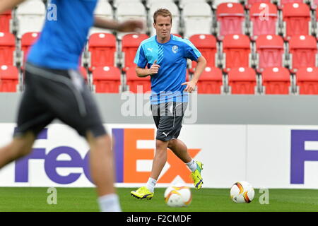 FC Viktoria Plzen defender David Limbersky partecipa a una sessione di formazione prima del primo round, di gruppo e di UEFA Europa League FC Viktoria Plzen vs FC Dinamo Minsk in Pilsen, Repubblica Ceca, Mercoledì, 16 settembre 2015. (CTK foto/Pavel Nemecek) Foto Stock