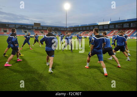 Pilsen, Repubblica Ceca. Xvi Sep, 2015. FC Viktoria Plzen giocatori partecipare a una sessione di formazione prima del primo round, di gruppo e di UEFA Europa League FC Viktoria Plzen vs FC Dinamo Minsk in Pilsen, Repubblica Ceca, Mercoledì, 16 settembre 2015. © Pavel Nemecek/CTK foto/Alamy Live News Foto Stock