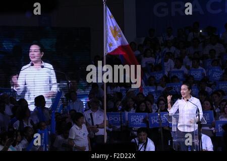 Quezon City, Filippine. Xvi Sep, 2015. Gesti di Philippine Senatrice Grazia Poe (figlia di fine l attore Fernando Poe Jr) durante il suo annuncio della sua candidatura per la posizione presidenziale per il 2016 elezione nazionale nella Bahay Alumni presso l' Università delle Filippine (UP), Diliman Quezon City. Credito: PACIFIC PRESS/Alamy Live News Foto Stock