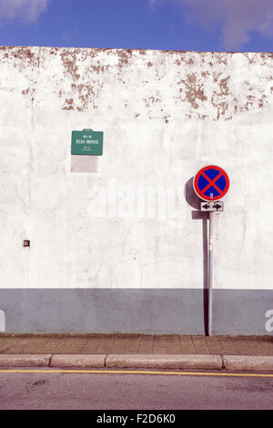 Parcheggio vietato in Egas Moniz Street, Porto, Portogallo Foto Stock