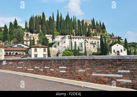 San Pietro ponte attraverso il fiume Adige. Verona, Italia Foto Stock