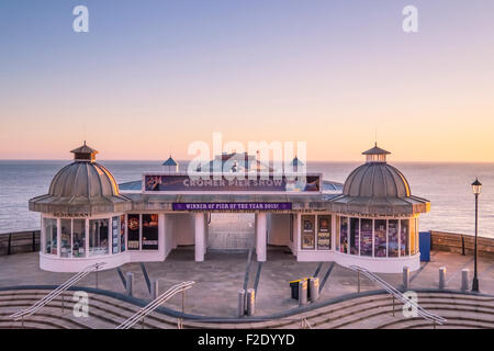 Cromer Pier a sunrise. Foto Stock