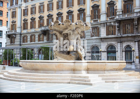 Tritons fontana nella piazza Vittorio Veneto, Trieste Foto Stock