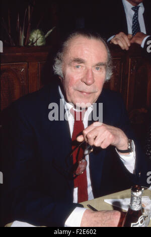 Der deutsche Schauspieler und Synchronsprecher Wolfgang Lukschy, Deutschland 1980er Jahre. Attore tedesco Wolfgang Lukschy, Germania degli anni ottanta. 24x36VAID86 Foto Stock