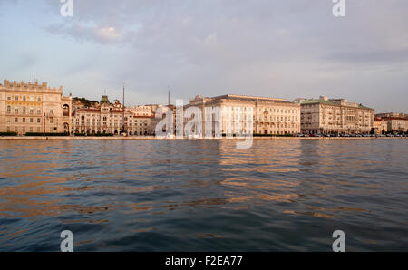 Vista della Piazza Unità d'Italia, Trieste - Italia Foto Stock