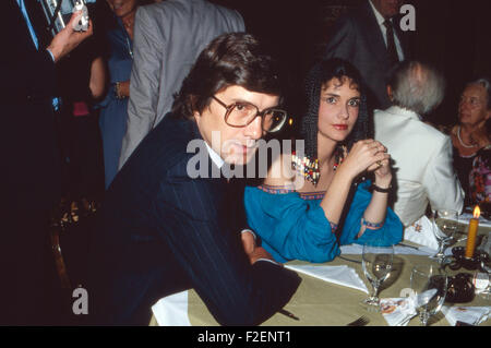 Der deutsche Schauspieler Christian Wolff mit Ehefrau Marina Handloser, Deutschland 1980er Jahre. Attore tedesco Christian Wolff con sua moglie Marina Handloser, Germania degli anni ottanta. 24x36VAID60 Foto Stock