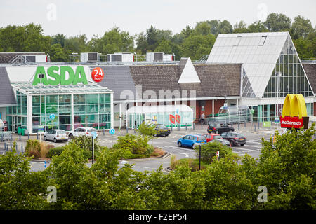 Asda a Runcorn UK Gran Bretagna British Regno Unito Europa occidentale isola Europea Inghilterra inglese isola Nord del nord-ovest Foto Stock