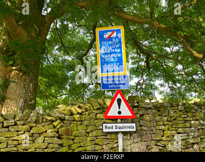 Segno attenzione a non seguire satnav, Inghilterra, Regno Unito Foto Stock