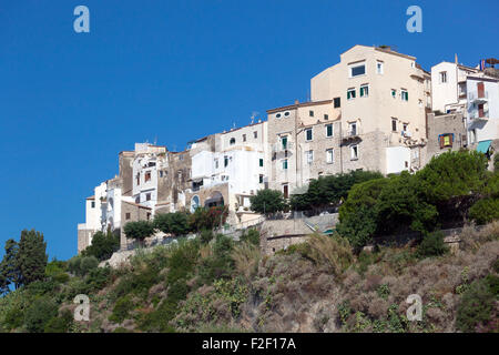 Vista della città vecchia di Sperlonga, Lazio, Italia. Foto Stock