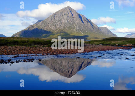 Buchaille Etive Mor aumenta al di sopra di Rannoch Moor nel West Highlands della Scozia Foto Stock