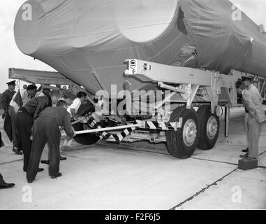 Atlas 35D i dettagli di trasporto dell'aria 35D; rimozione posteriore delle ruote del rimorchio Foto Stock